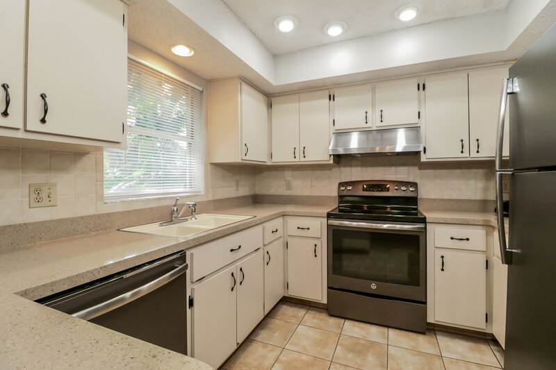 2,040/Mo, 24272 Twin Lake Dr Land O' Lakes, FL 34639 Kitchen View