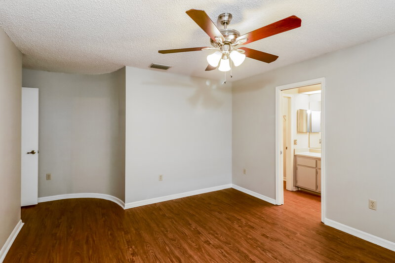 2,040/Mo, 24272 Twin Lake Dr Land O' Lakes, FL 34639 Main Bedroom View