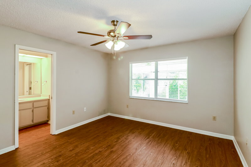 2,040/Mo, 24272 Twin Lake Dr Land O' Lakes, FL 34639 Main Bedroom View 2