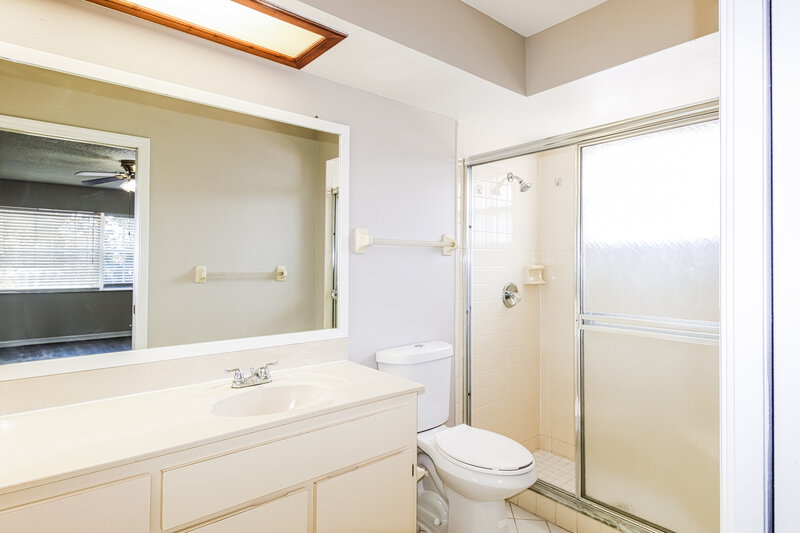 1,840/Mo, 2461 Statler Ave Spring Hill, FL 34609 Main Bathroom View