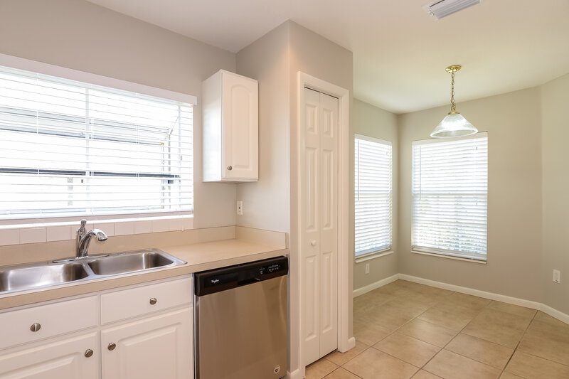 2,230/Mo, 6022 Gentle Ben Cir Wesley Chapel, FL 33544 Kitchen Dining Room View