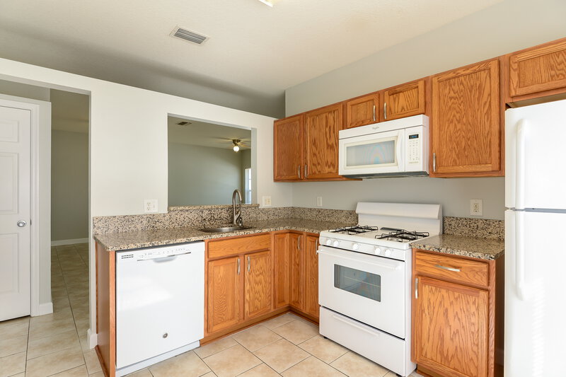 1,570/Mo, 552 Summer Sails Dr Valrico, FL 33594 Kitchen View