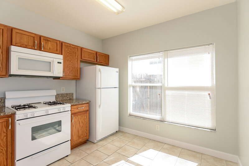 1,570/Mo, 552 Summer Sails Dr Valrico, FL 33594 Kitchen View 2