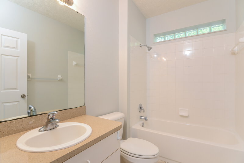 1,570/Mo, 552 Summer Sails Dr Valrico, FL 33594 Bathroom View