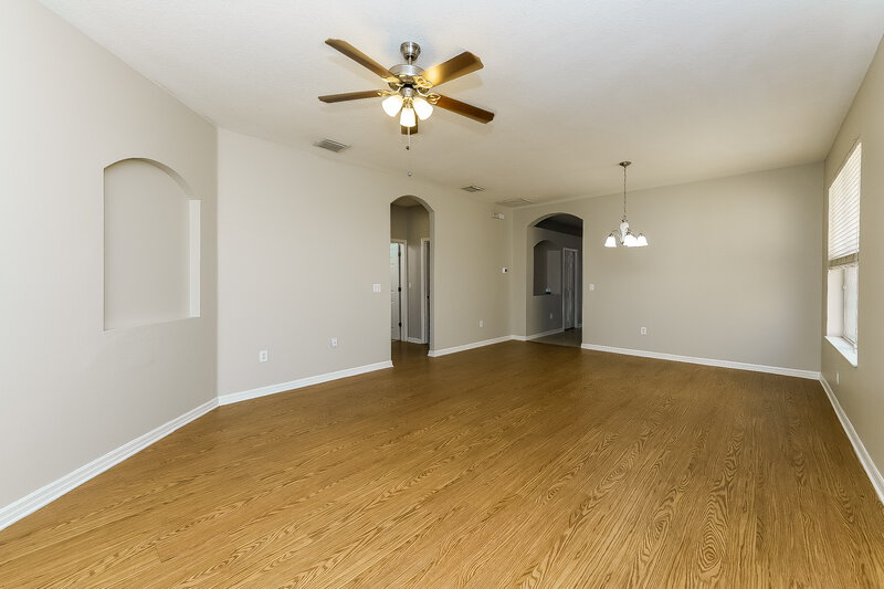 1,955/Mo, 1031 Windton Oak Dr Ruskin, FL 33570 Living Room View 2