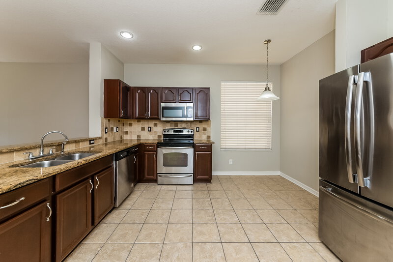 1,955/Mo, 1031 Windton Oak Dr Ruskin, FL 33570 Kitchen View