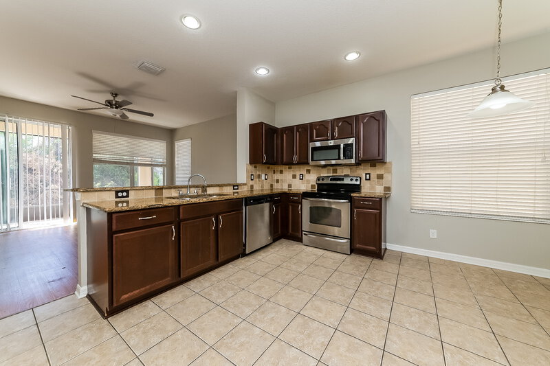 1,955/Mo, 1031 Windton Oak Dr Ruskin, FL 33570 Kitchen View 2