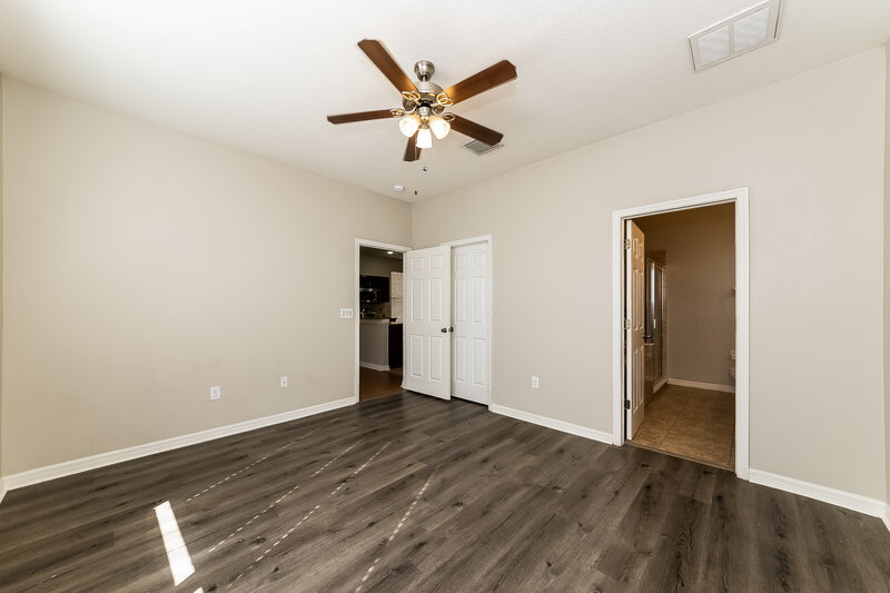 1,955/Mo, 1031 Windton Oak Dr Ruskin, FL 33570 Main Bedroom View