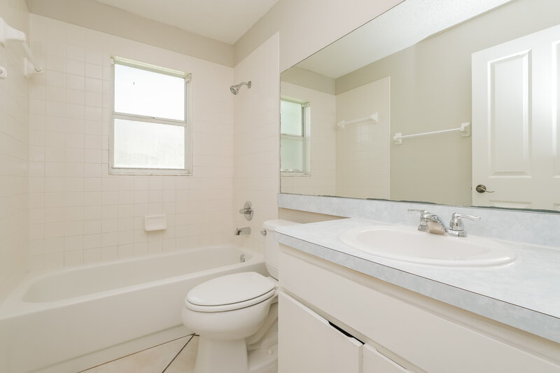 3,870/Mo, 1672 Portsmouth Lake Dr Brandon, FL 33511 Bathroom View