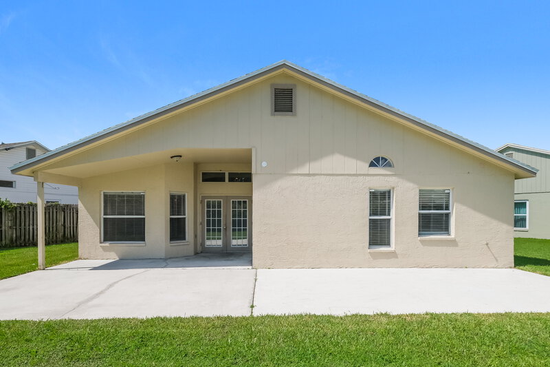 3,870/Mo, 1672 Portsmouth Lake Dr Brandon, FL 33511 Rear View