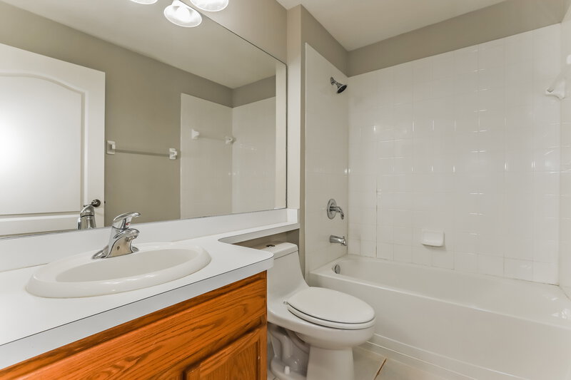 1,835/Mo, 12445 White Bluff Rd Hudson, FL 34669 Bathroom View