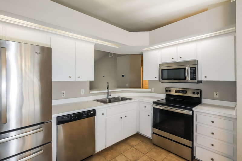 1,870/Mo, 5865 Daughtery Downs Loop Lakeland, FL 33809 Kitchen View 2