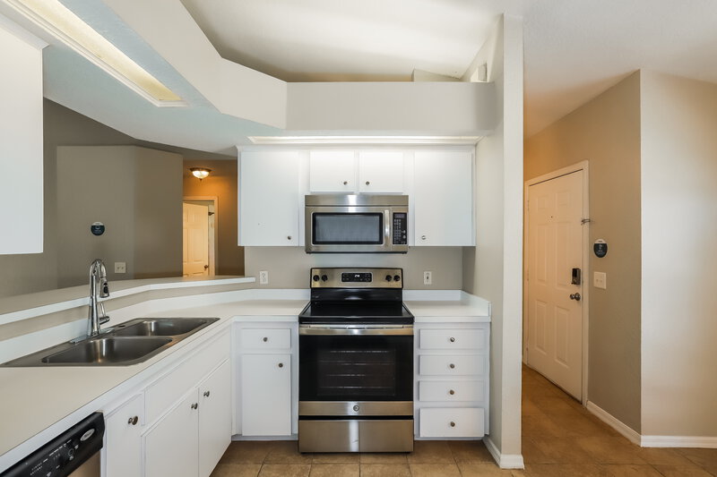 1,870/Mo, 5865 Daughtery Downs Loop Lakeland, FL 33809 Kitchen View 3