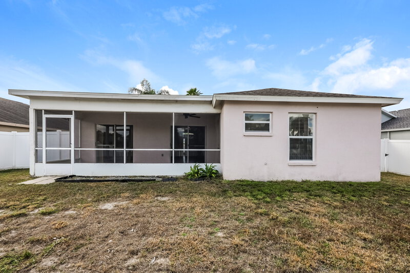 2,400/Mo, 1634 Audubon Trl Lutz, FL 33549 Rear View