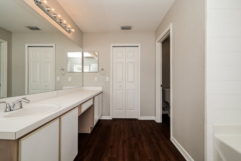2,165/Mo, 12845 Longcrest Dr Riverview, FL 33579 Main Bathroom View