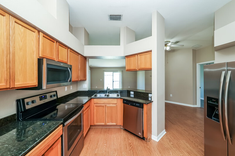 2,045/Mo, 12008 Butler Woods Cir Riverview, FL 33579 Kitchen View