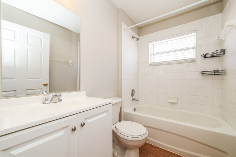 2,045/Mo, 12008 Butler Woods Cir Riverview, FL 33579 Bathroom View