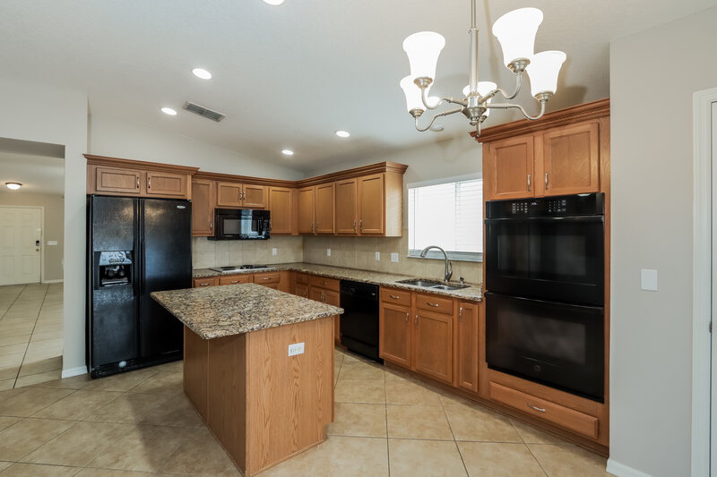 2,170/Mo, 3172 Kearns Rd Mulberry, FL 33860 Kitchen View 2