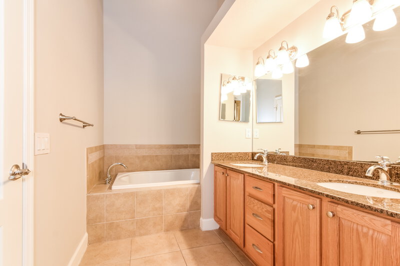 0/Mo, 211 S Westland Ave Unit 1 Tampa, FL 33606 Master Bathroom View