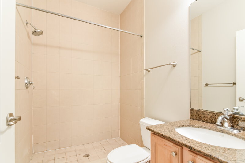 0/Mo, 211 S Westland Ave Unit 1 Tampa, FL 33606 Bathroom View