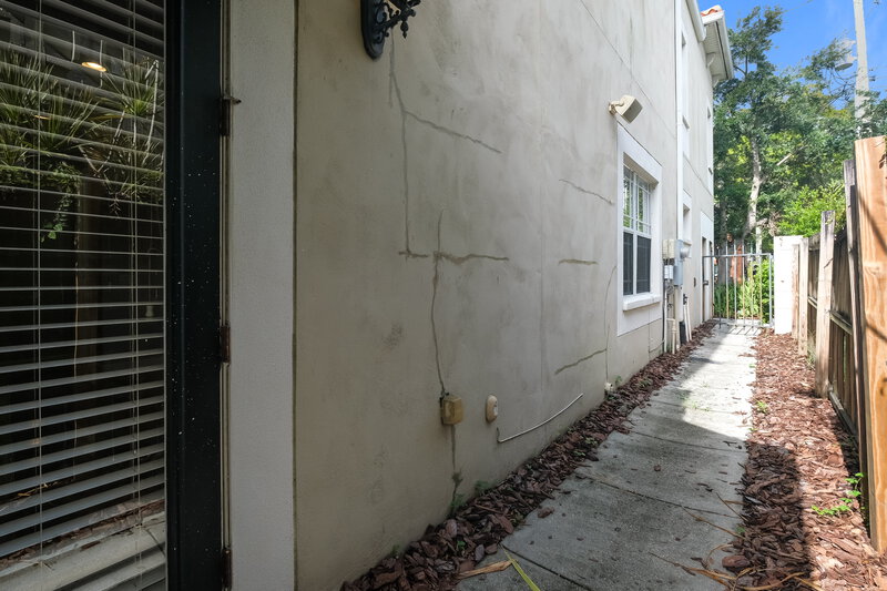 0/Mo, 211 S Westland Ave Unit 1 Tampa, FL 33606 Rear View