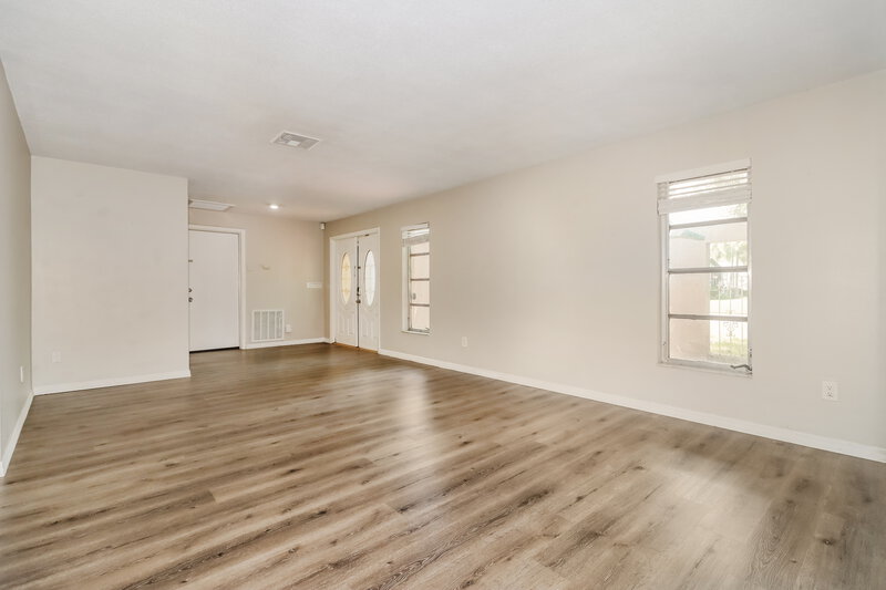 3,005/Mo, 2859 60th Ave S Saint Petersburg, FL 33712 Living Room View