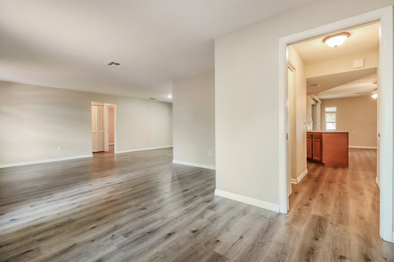 3,005/Mo, 2859 60th Ave S Saint Petersburg, FL 33712 Living Room View 2