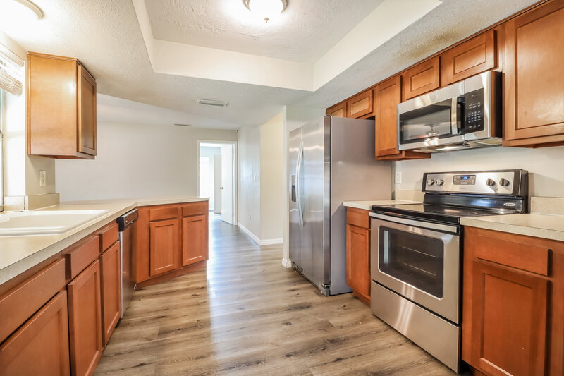 3,005/Mo, 2859 60th Ave S Saint Petersburg, FL 33712 Kitchen View 2