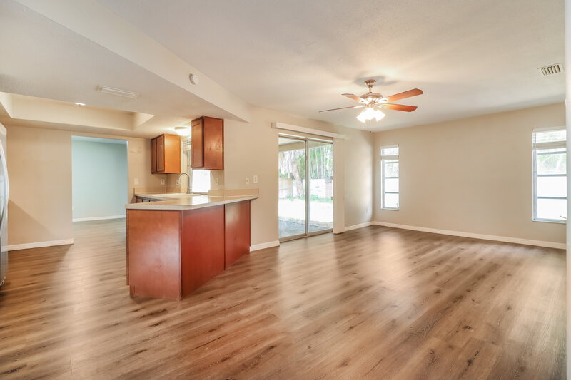3,005/Mo, 2859 60th Ave S Saint Petersburg, FL 33712 Den View