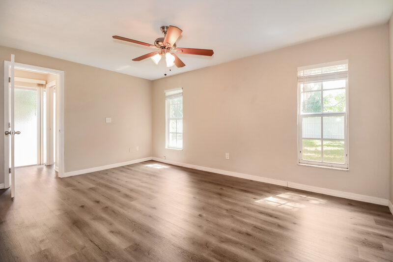 3,005/Mo, 2859 60th Ave S Saint Petersburg, FL 33712 Main Bedroom View