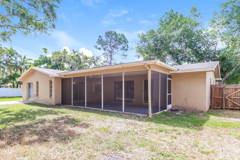 3,005/Mo, 2859 60th Ave S Saint Petersburg, FL 33712 Rear View