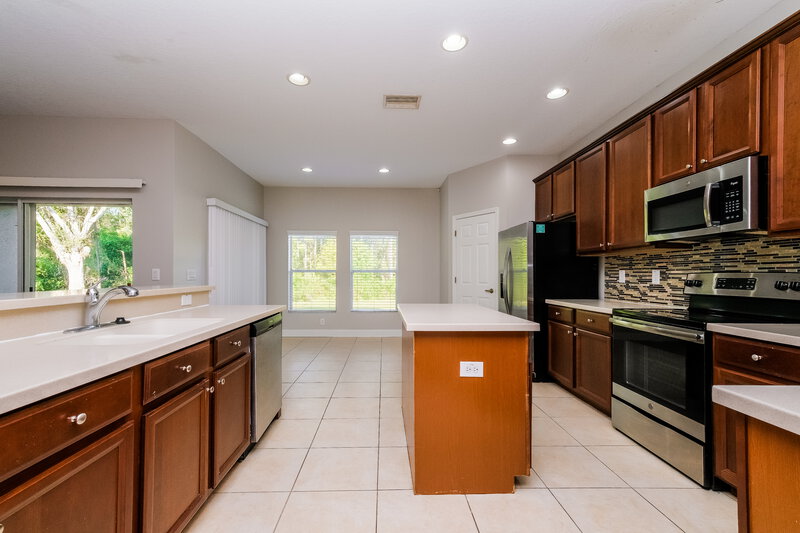 2,785/Mo, 11123 Oyster Bay Cir New Port Richey, FL 34654 Kitchen View