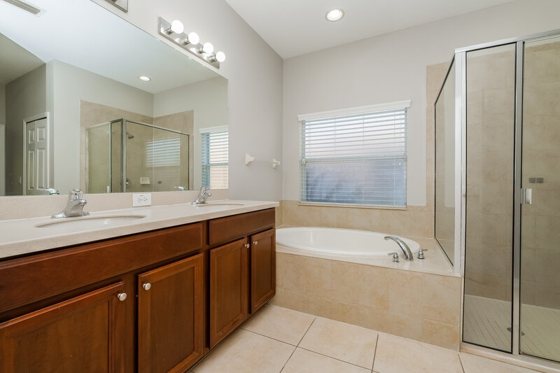 2,785/Mo, 11123 Oyster Bay Cir New Port Richey, FL 34654 Main Bathroom View