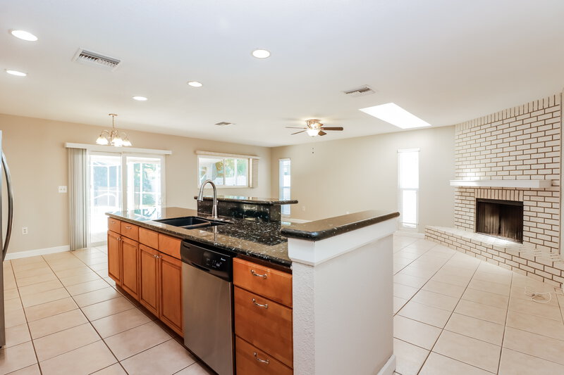 4,690/Mo, 1701 E Orangeside Rd Palm Harbor, FL 34683 Kitchen View