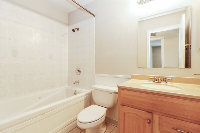 4,690/Mo, 1701 E Orangeside Rd Palm Harbor, FL 34683 Main Bathroom View