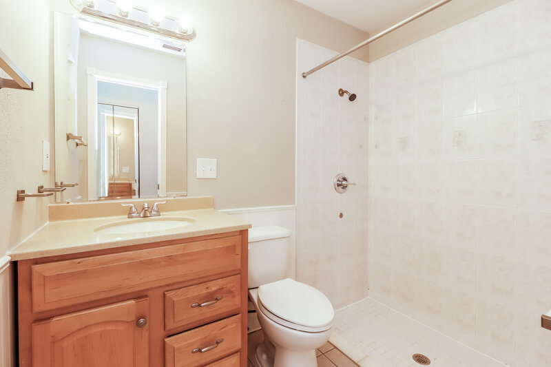 4,690/Mo, 1701 E Orangeside Rd Palm Harbor, FL 34683 Bathroom View