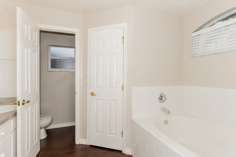 2,115/Mo, 1475 Meadows Pond Dr Bartow, FL 33830 Main Bathroom View
