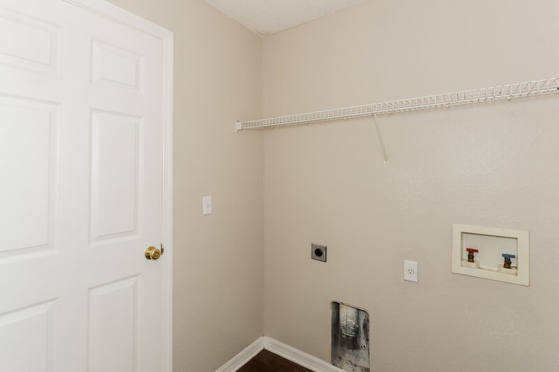 2,115/Mo, 1475 Meadows Pond Dr Bartow, FL 33830 Laundry Room View