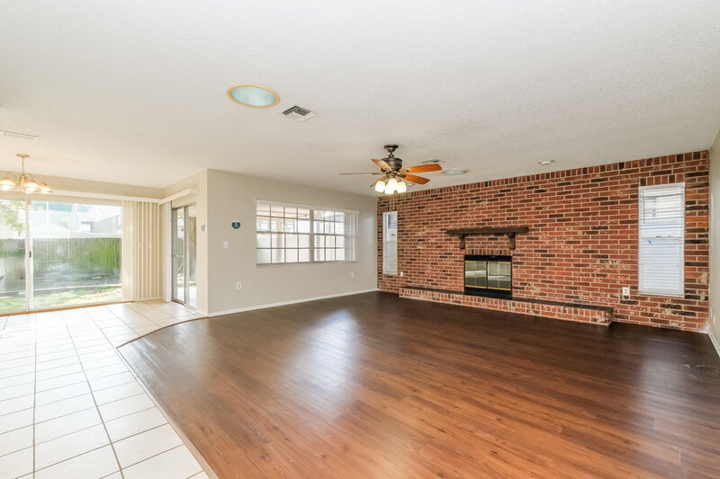 0/Mo, 2431 Grove Ridge Dr Palm Harbor, FL 34683 Living Room View