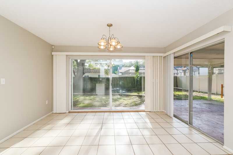 0/Mo, 2431 Grove Ridge Dr Palm Harbor, FL 34683 Dining Room View