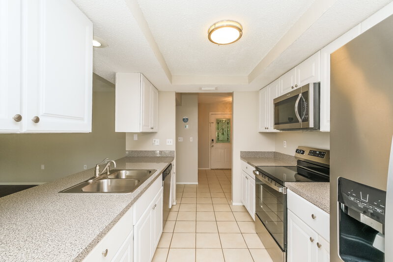 0/Mo, 2431 Grove Ridge Dr Palm Harbor, FL 34683 Kitchen View