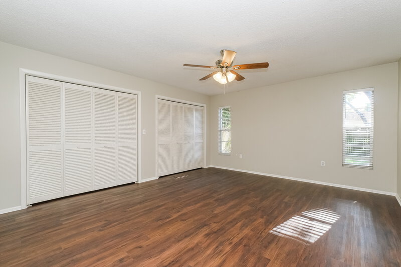 0/Mo, 2431 Grove Ridge Dr Palm Harbor, FL 34683 Main Bedroom View