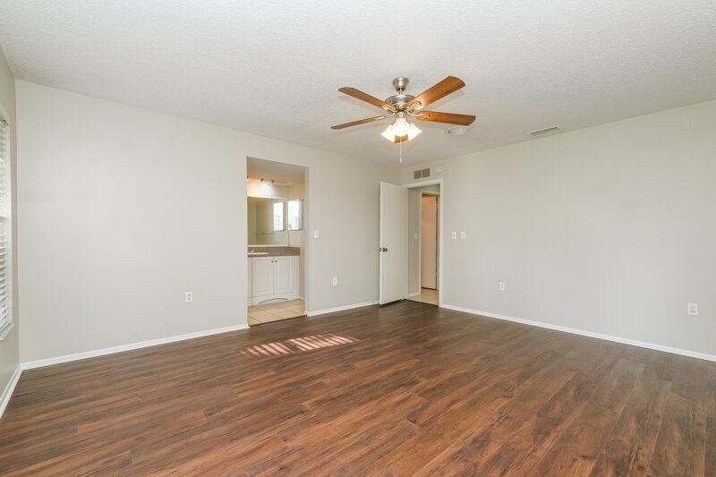 0/Mo, 2431 Grove Ridge Dr Palm Harbor, FL 34683 Main Bedroom View 2