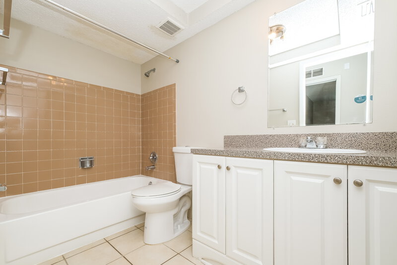 0/Mo, 2431 Grove Ridge Dr Palm Harbor, FL 34683 Bathroom View 2