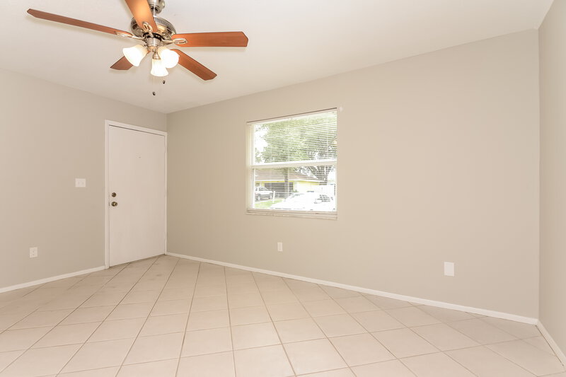 2,440/Mo, 206 Elizabeth Ave Clearwater, FL 33759 Living Room View 2