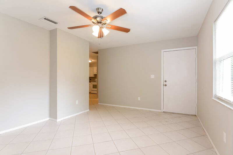 2,440/Mo, 206 Elizabeth Ave Clearwater, FL 33759 Living Room View 3