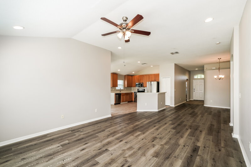 2,285/Mo, 4204 Knob Lake Ct Tampa, FL 33619 Living Room View 2
