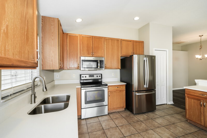 2,285/Mo, 4204 Knob Lake Ct Tampa, FL 33619 Kitchen View 3