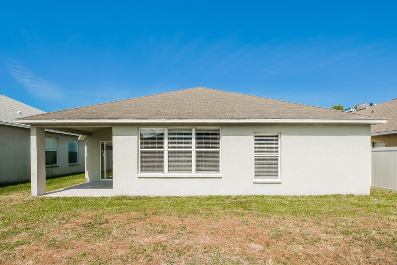 2,285/Mo, 4204 Knob Lake Ct Tampa, FL 33619 Rear View
