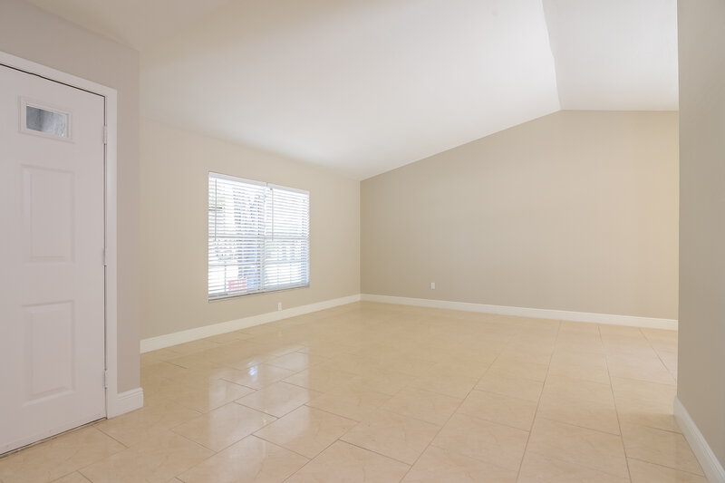 1,950/Mo, 3664 Lake Saint George Dr Palm Harbor, FL 34684 Living Room View 2